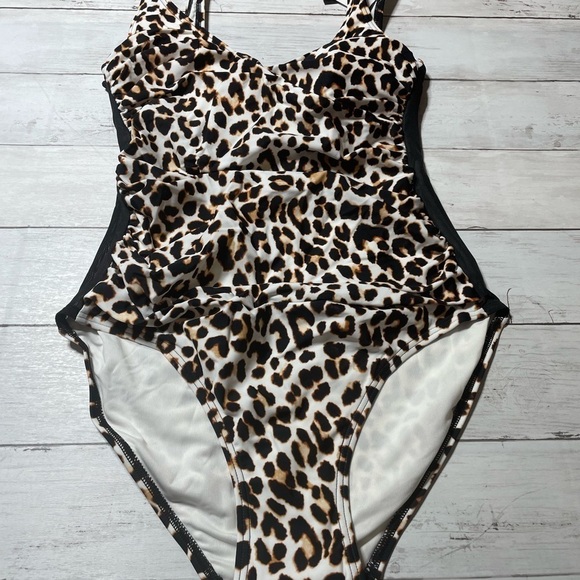 DKNY Mesh side One Piece Swimsuit Animal Leopard bathing suit tummy control 6 8 - Picture 5 of 11